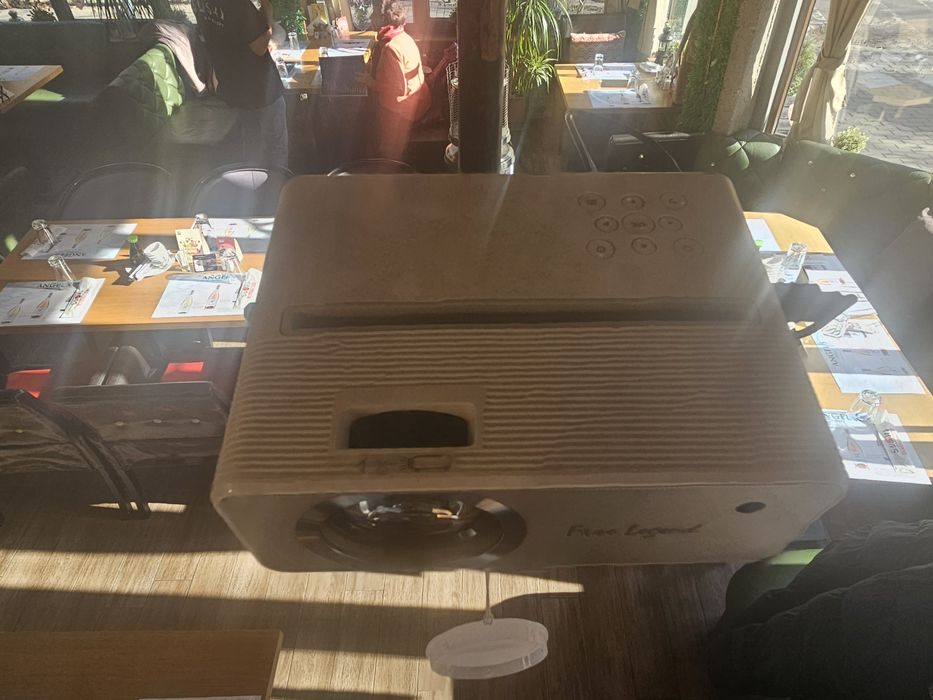 Прожектор заедно с платното