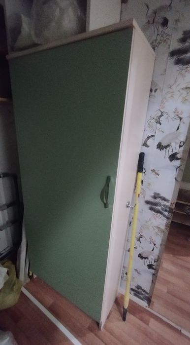 Продам шкаф из 4 полок с дверцой для прихожей или балкона