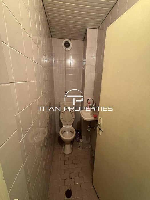 Дава се под наем Тристаен апартамент в Бургас, Център - 76 кв.м за 357 € - Снимка #4