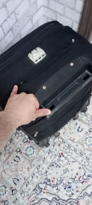 Продам чемодан на запчасти
