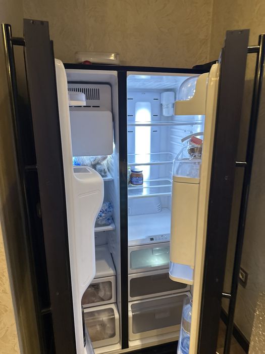 Продам холодильник Samsung side-by-side