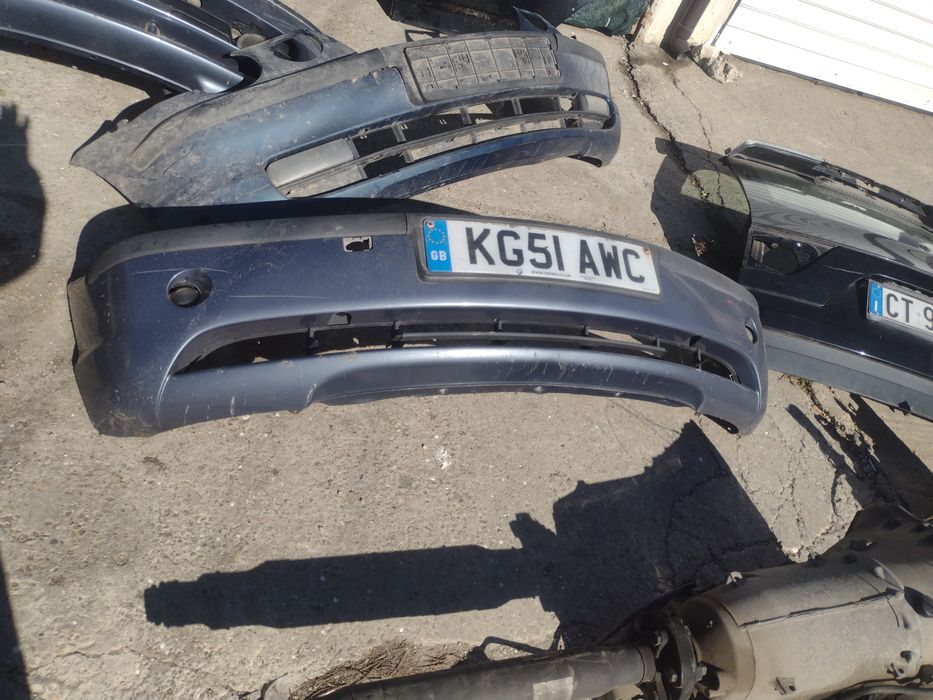 Продавам предни брони за BMW e46 купе седан compact комби