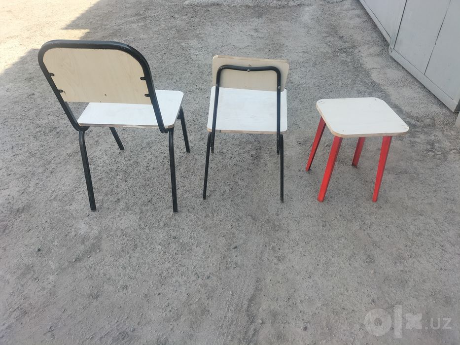 Продается стулья и табуретка.