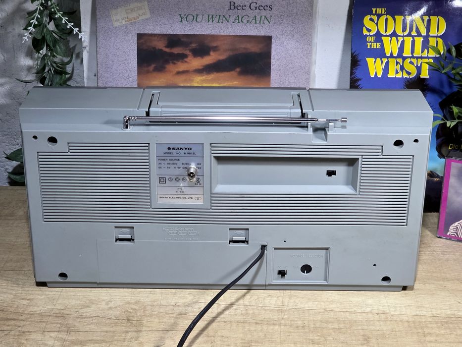 Radio casetofon SANYO M-9813L, boombox retro,  stereo  vintage 1985