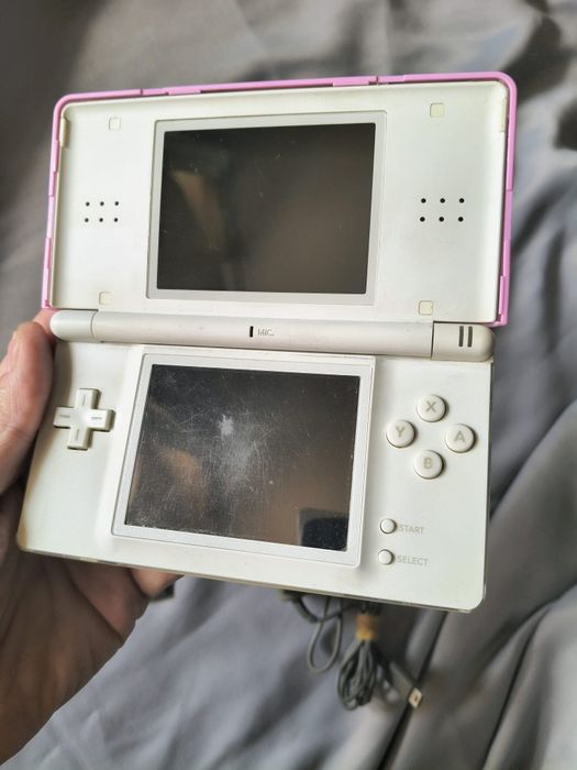 Nintendo Ds lite cu accesorii ( nu e modat)