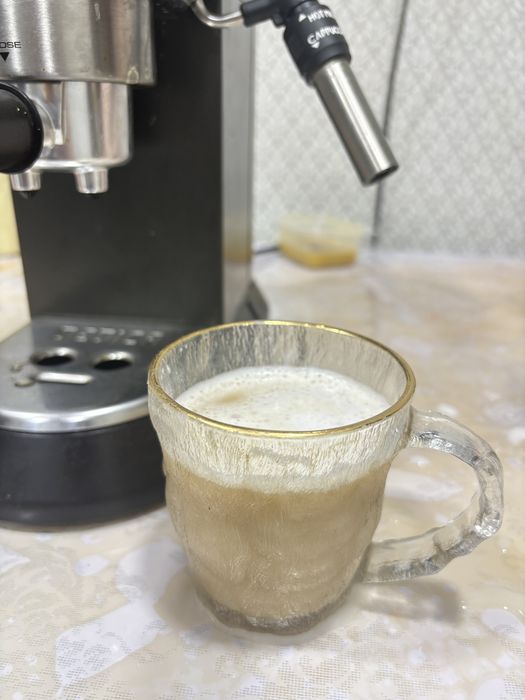 Продаю кафе машину delonghi dedica