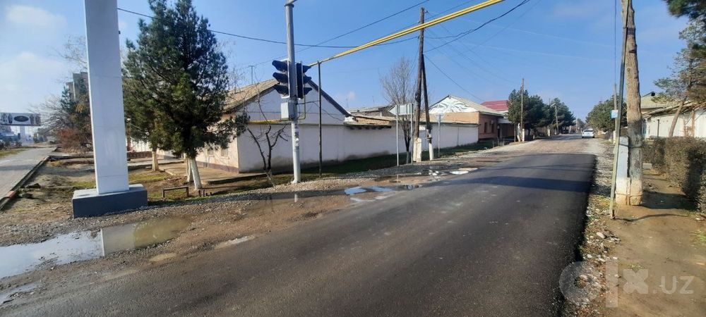 Qarshi davlat Unversiteti oldida.Kursatilgan nomer tel qiling.