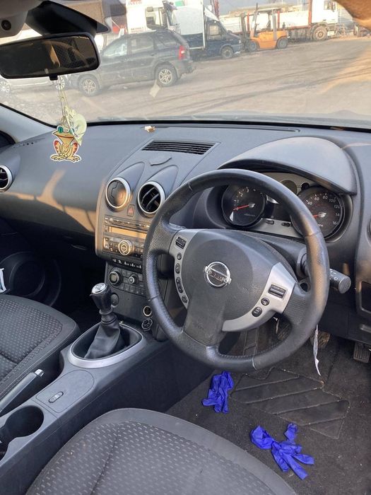 За части Nissan Qashqai 2000 кубика бензин 2008 година