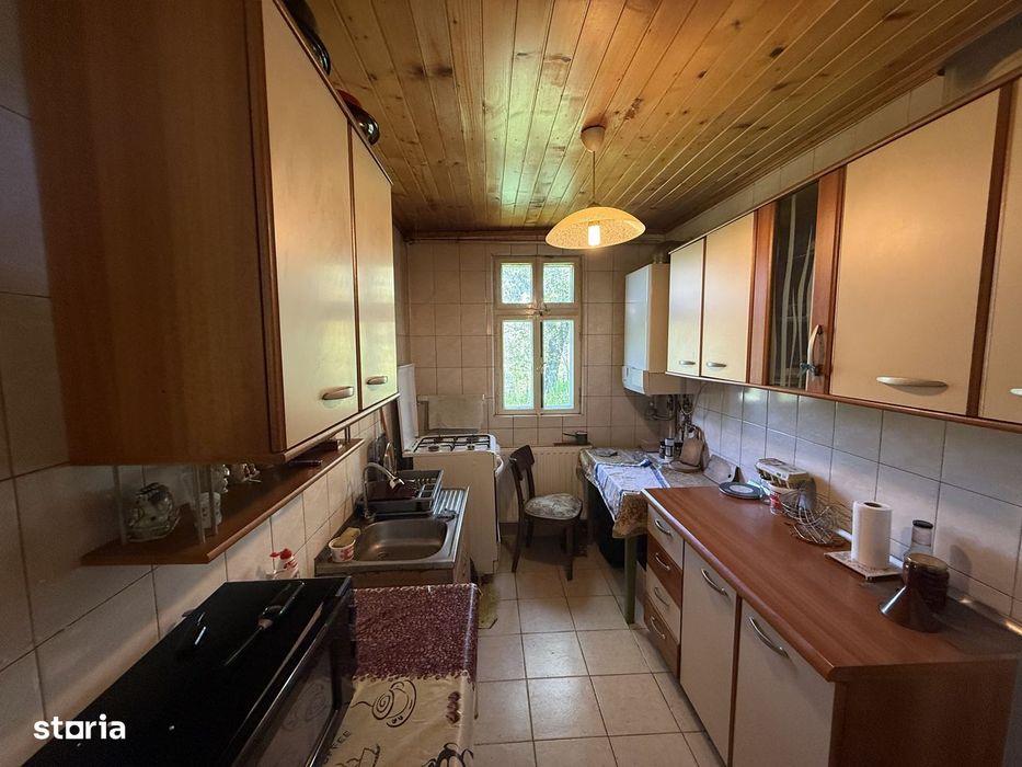 Casă parter+mansarda 100mp + beci, cu teren intravilan 1400 mp