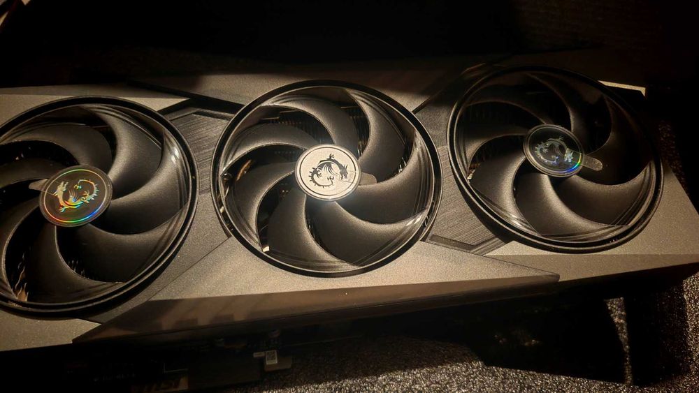 НОВА ! Видео карта MSI RTX™ 5080 GAMING TRIO OC, 16GB GDDR7, 256-bit