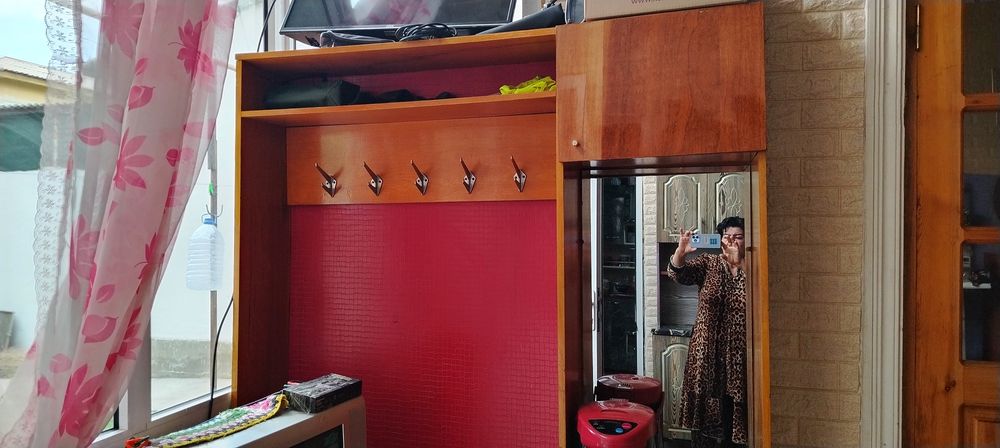 Кийим илгач шкаф соитади