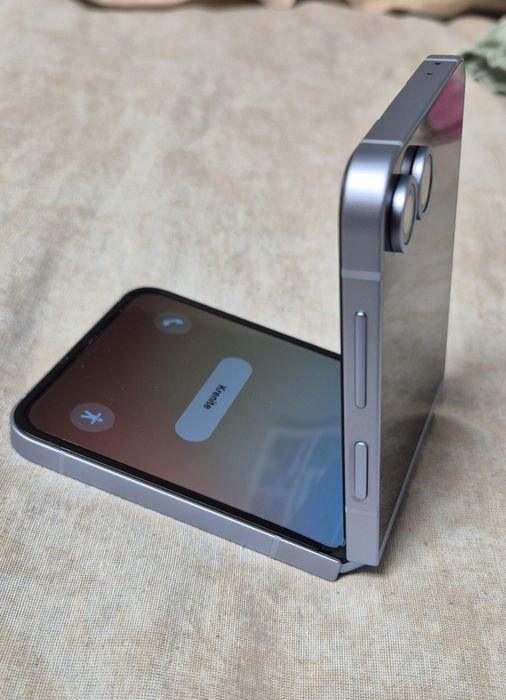 Samsung Galaxy Z Flip6