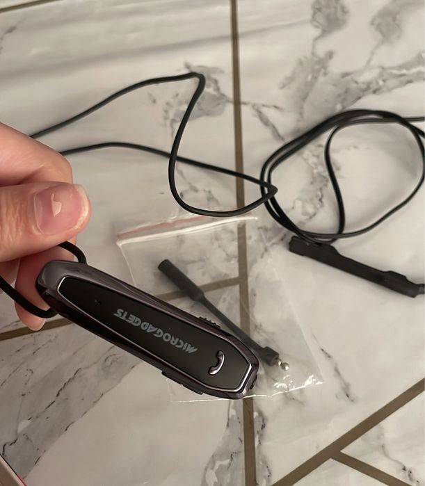 Миниатюрный Bluetooth-наушник