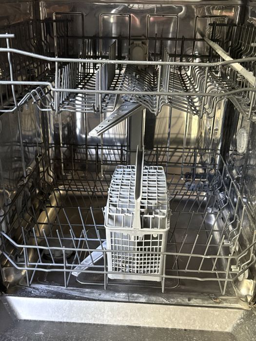 Продам посудомоечную машину