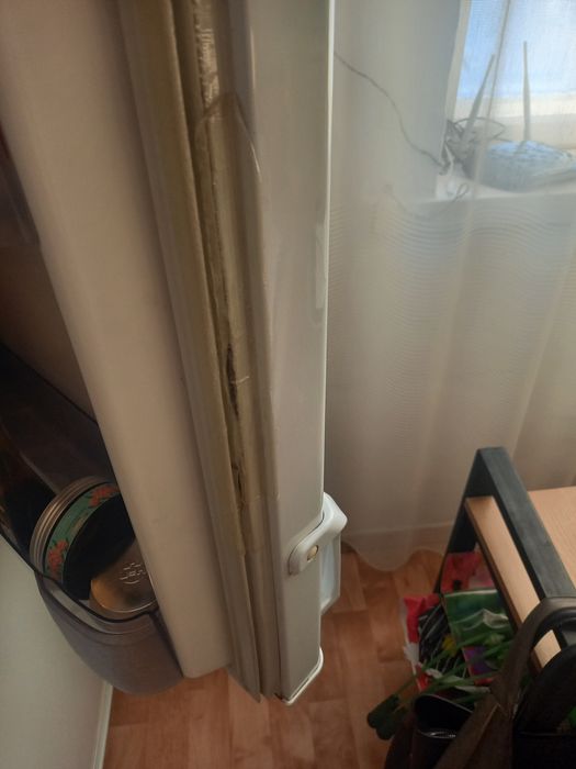 Холодильник "Бирюса".