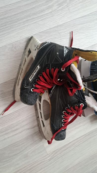 Продам коньки бауер р. 35