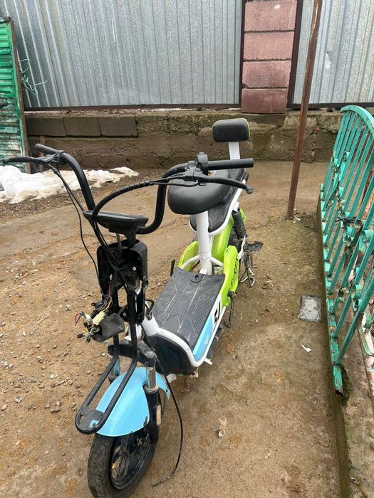 Продам скутр на зап