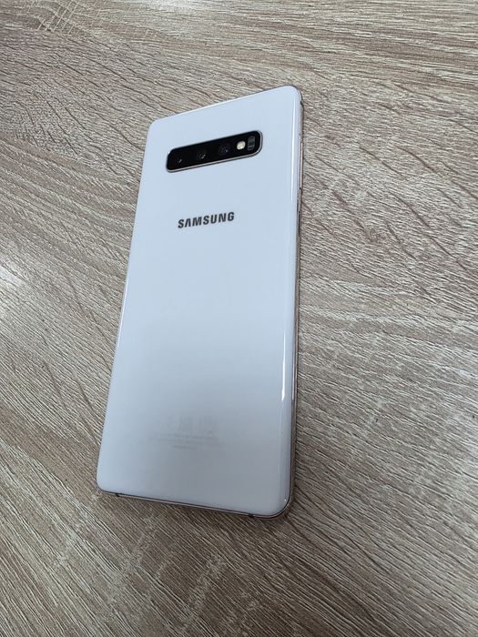 Samsung Galaxy S10 Plus в отличном состоянии
