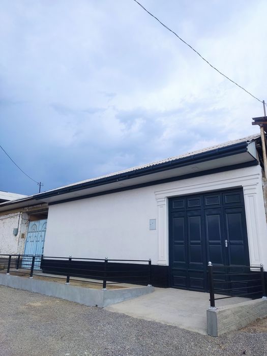 Uy sotiladi manzil : Samarqand sabxoz 65 maktab oʻtganda oʻngdan 3-koc