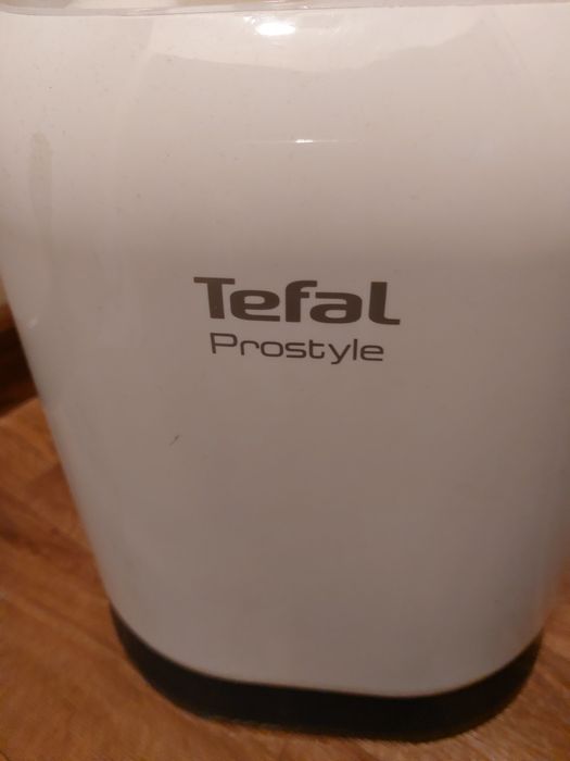 Продам срочно паровой отпариватель Tefal Prostyle