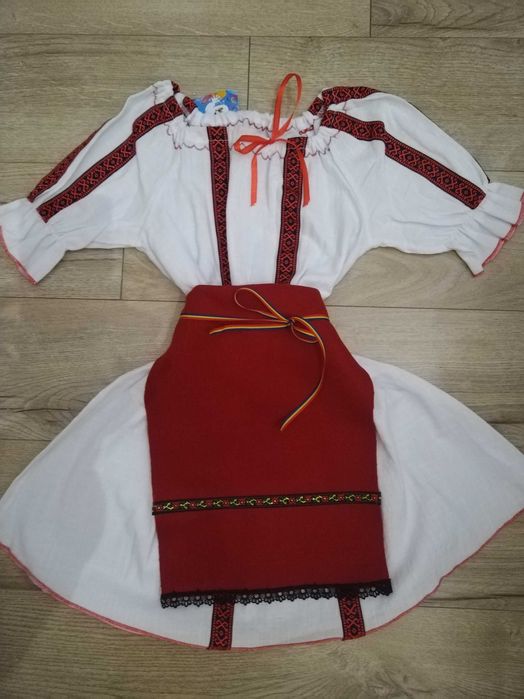 Costum traditional din 3 piese pentru fete 4,5,6,7,8,9,10 ani