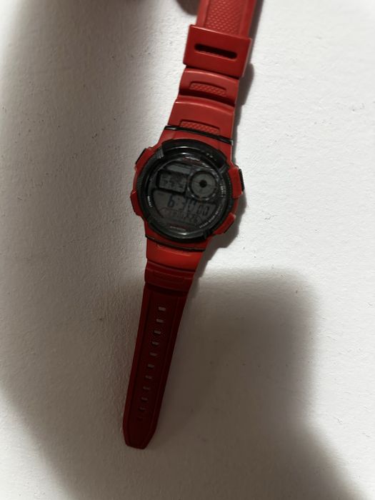 Ceas Casio rosu in stare buna