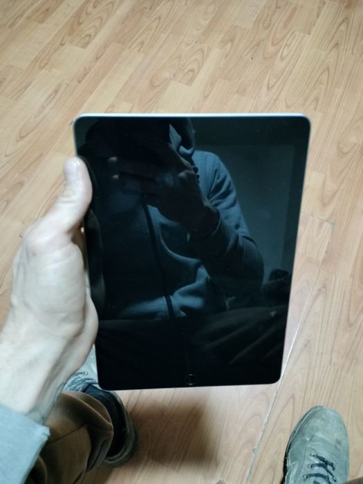 Vând iPad in stare bună