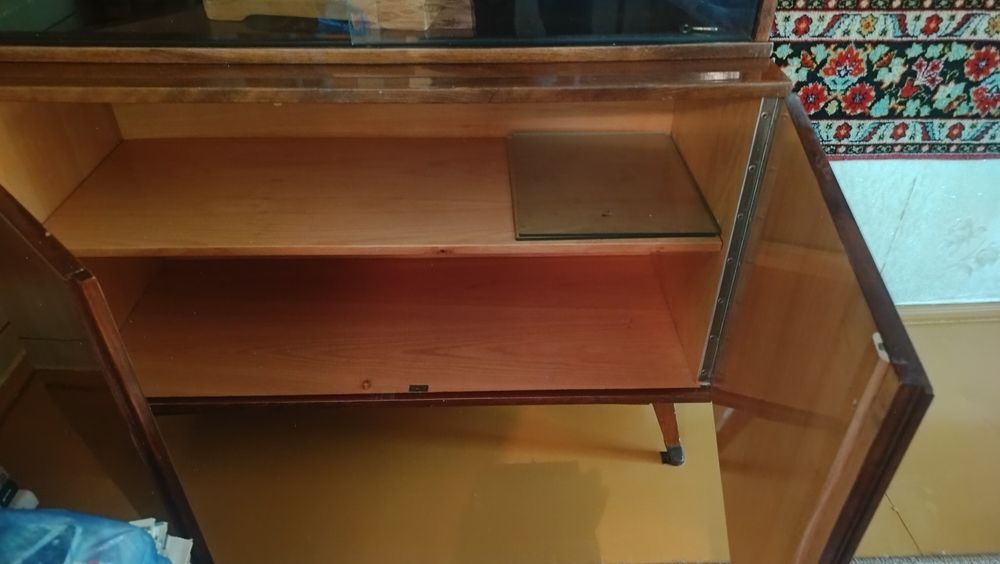 Продам книжный шкаф