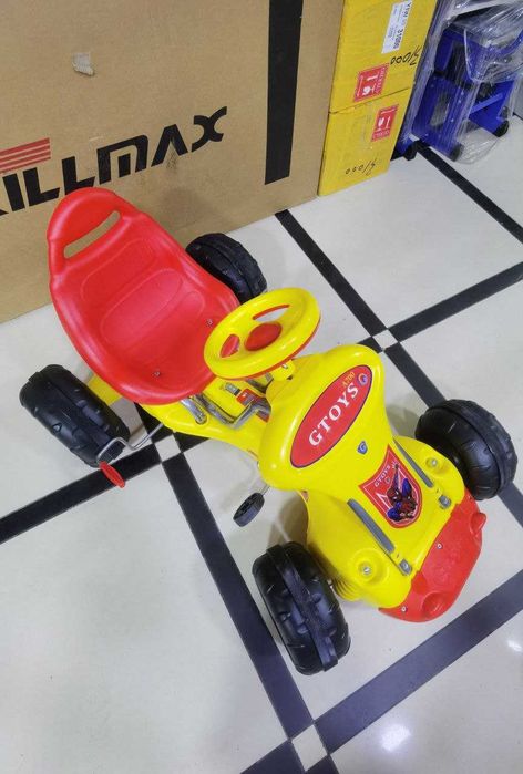 Детский картинг на педалях.