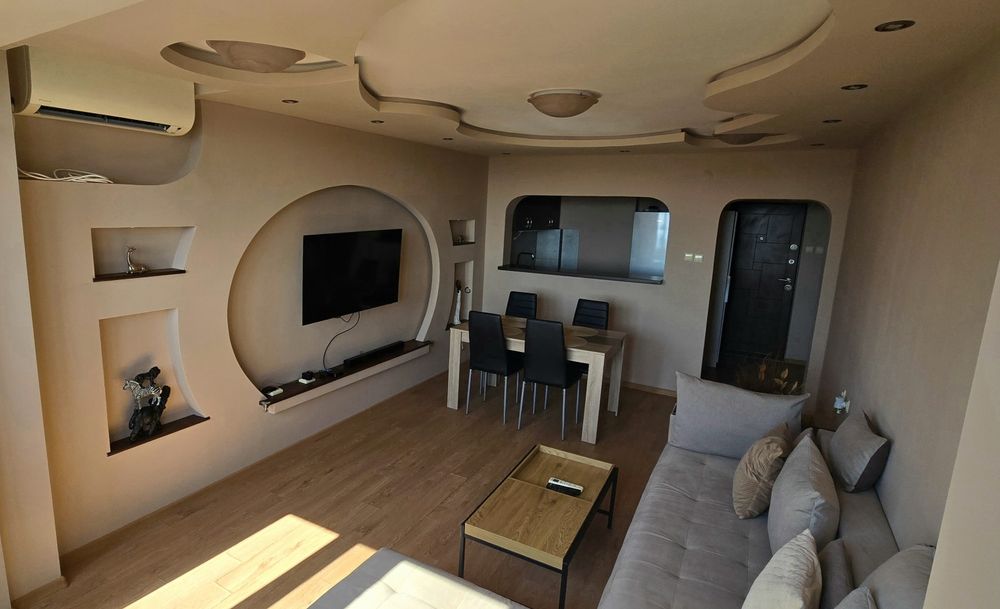 Продава се Двустаен апартамент в Бургас, Лазур - 64 кв.м за 2579 €/кв.м - Снимка #1