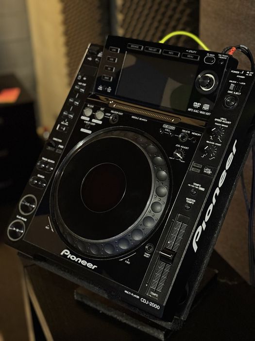2 x Pioneer Cdj 2000 + 2 x Case