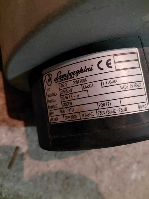 Продавам нафтова горелка Ламборгини. Горелката е използвана малко