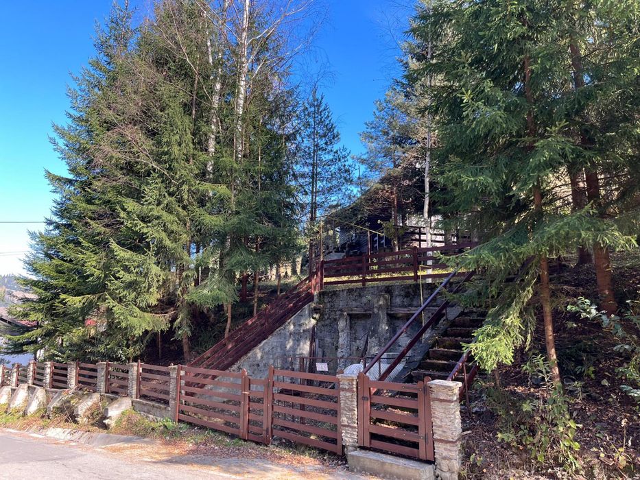 Casa de vacanta cu 20 ari teren langa telescaun