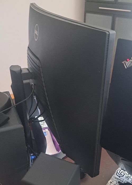In garantie 14.10.2027: Monitor Gaming Curbat LED VA Dell 27'' QHD, 165Hz 2ms AMD FreeSync 1500R HDMI DP S2722DGM