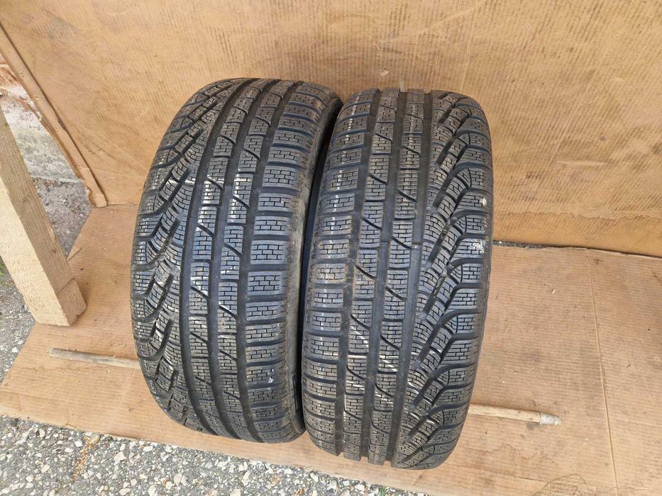 2 Pirelli R18 235/45 Зимни гуми  DOT4320