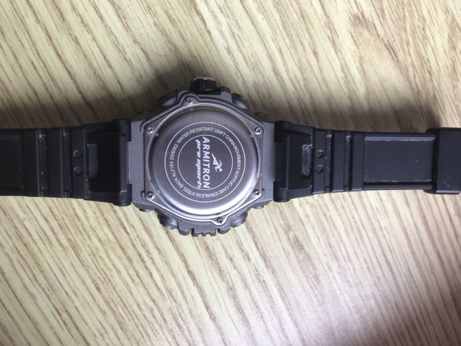 Продавам ръчен часовник Armitron Бартер