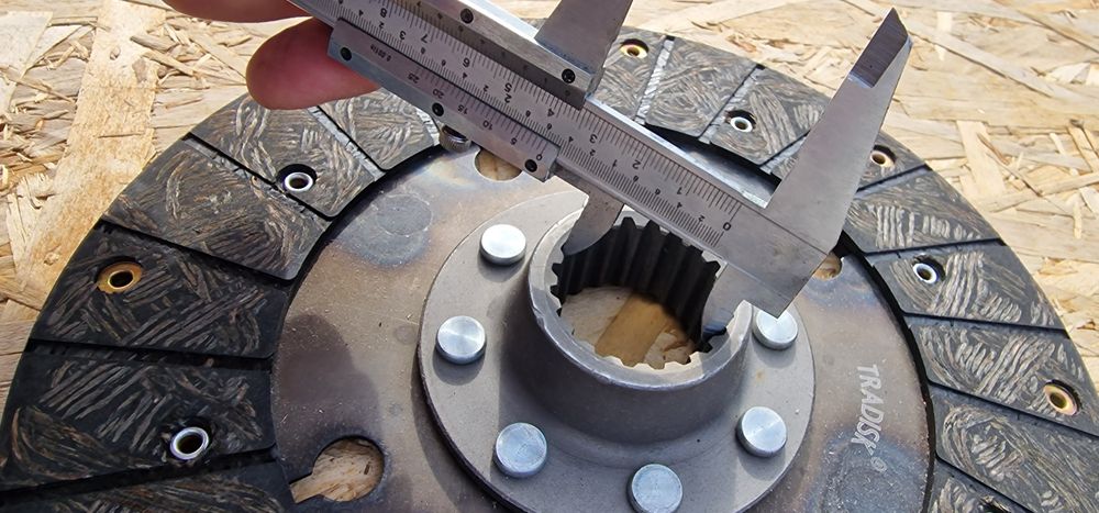 Disc Priza putere tractor same minitauro 50 
Diametru 250 mm
Interior