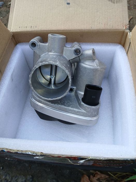 Дроселова клапа чисто нова