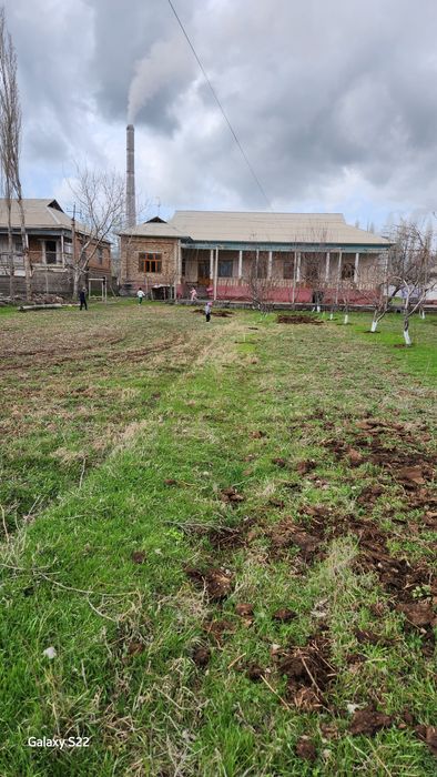 Тошкент вилояти трасса бўйида 10  сотох ер майдони