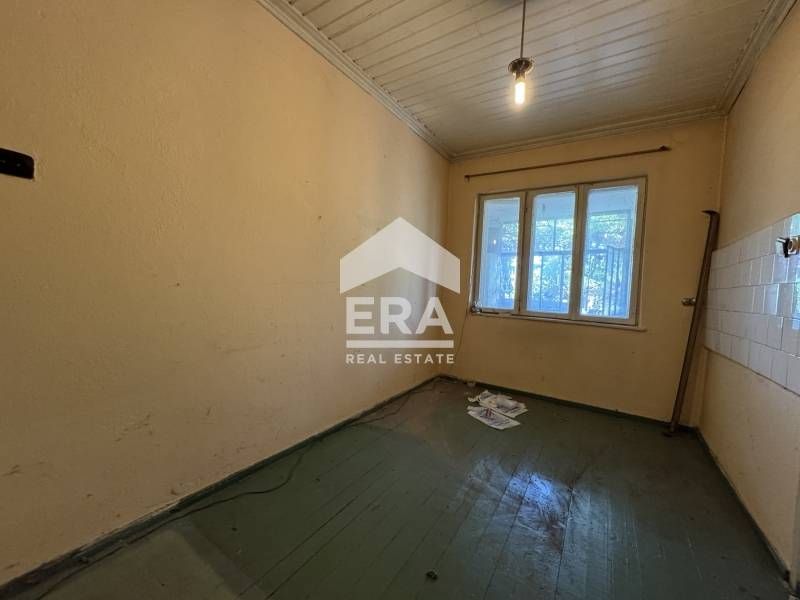 ЕКСКЛУЗИВНО! ЕРА ДРЪСТЪР предлага за продажба къща зад "Трите бъчви" -