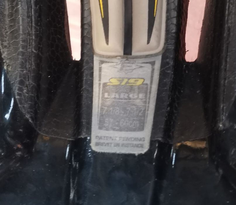 Продам хоккейный шлем