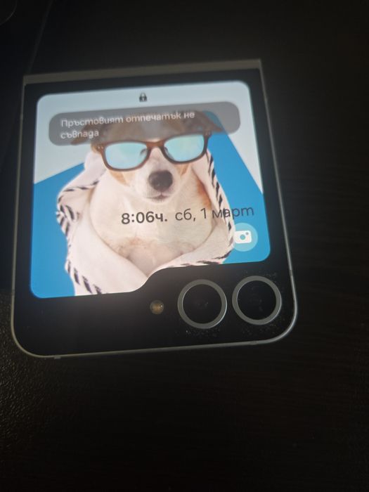 Продавам samsung galaxy flip 6
