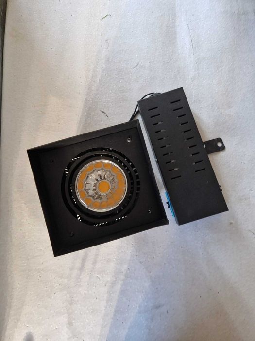 Spot incastrat metal