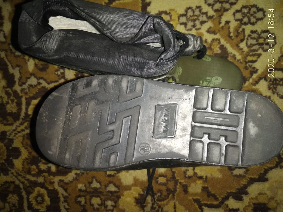 Продам детские сапоги