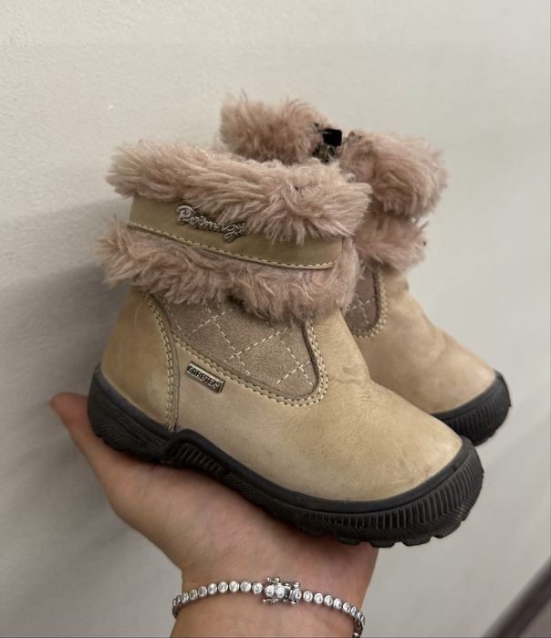 Сапожки на девочку с 22-26 размер