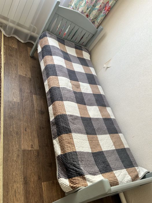 Продам односпальную кровать