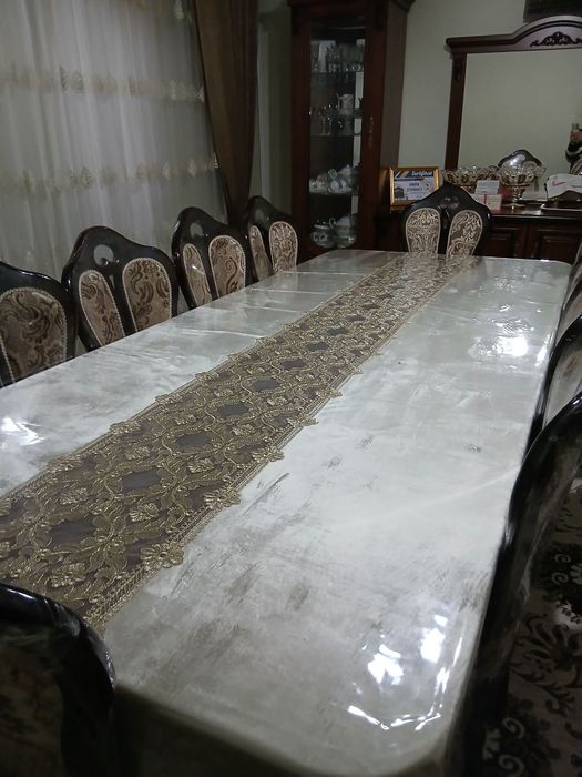 Стол стул сотилади 10 талик холати аъло даражада.