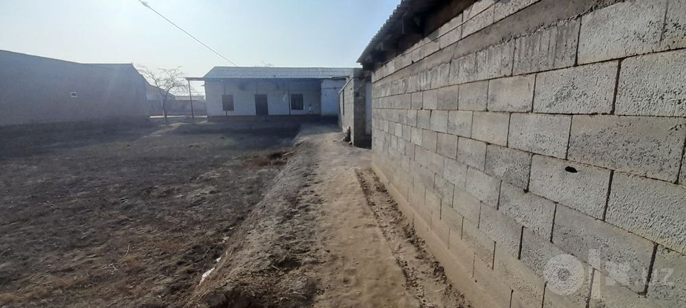 Hamma sharoiti bor uy sotiladi