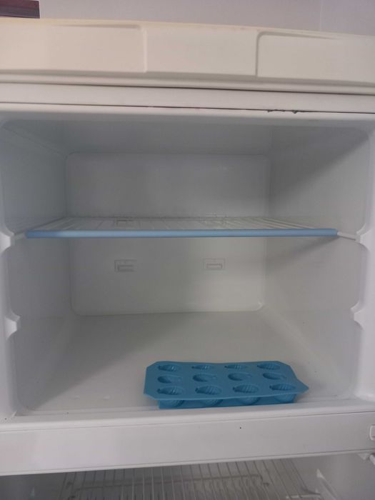 Хладилник Indesit с хладилна камера