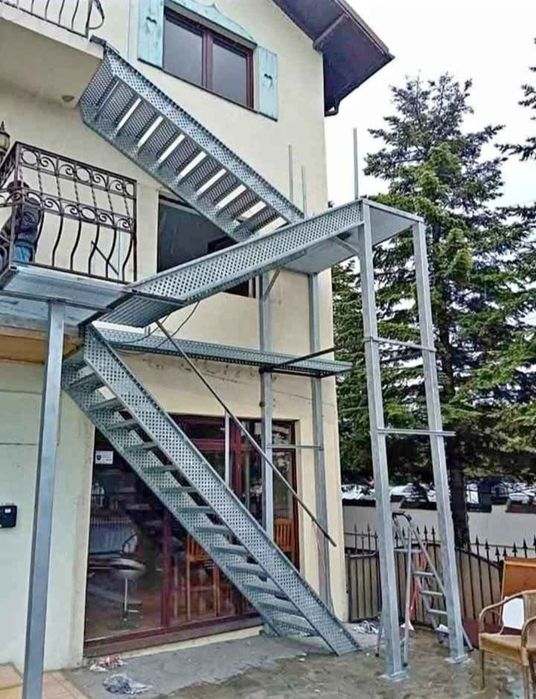Scări zincate galvanizate